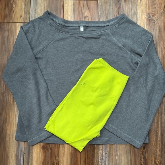 Fabletics Isabel Cute AF Pullover Gray Wide Sleeve Terry Sweatshirt Size L - Picture 4 of 4